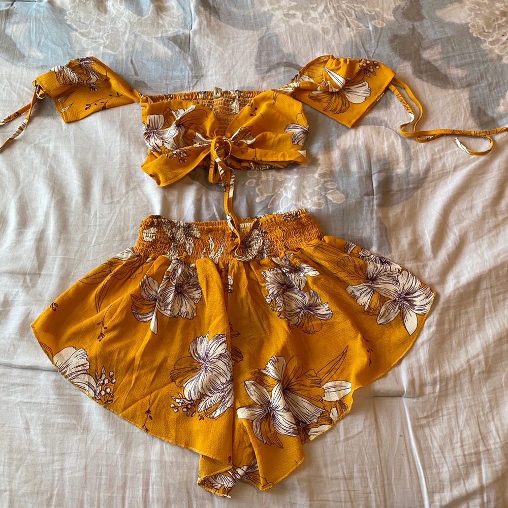 ZAFUL Two Piece Off Shoulder Crop Top Shorts Set